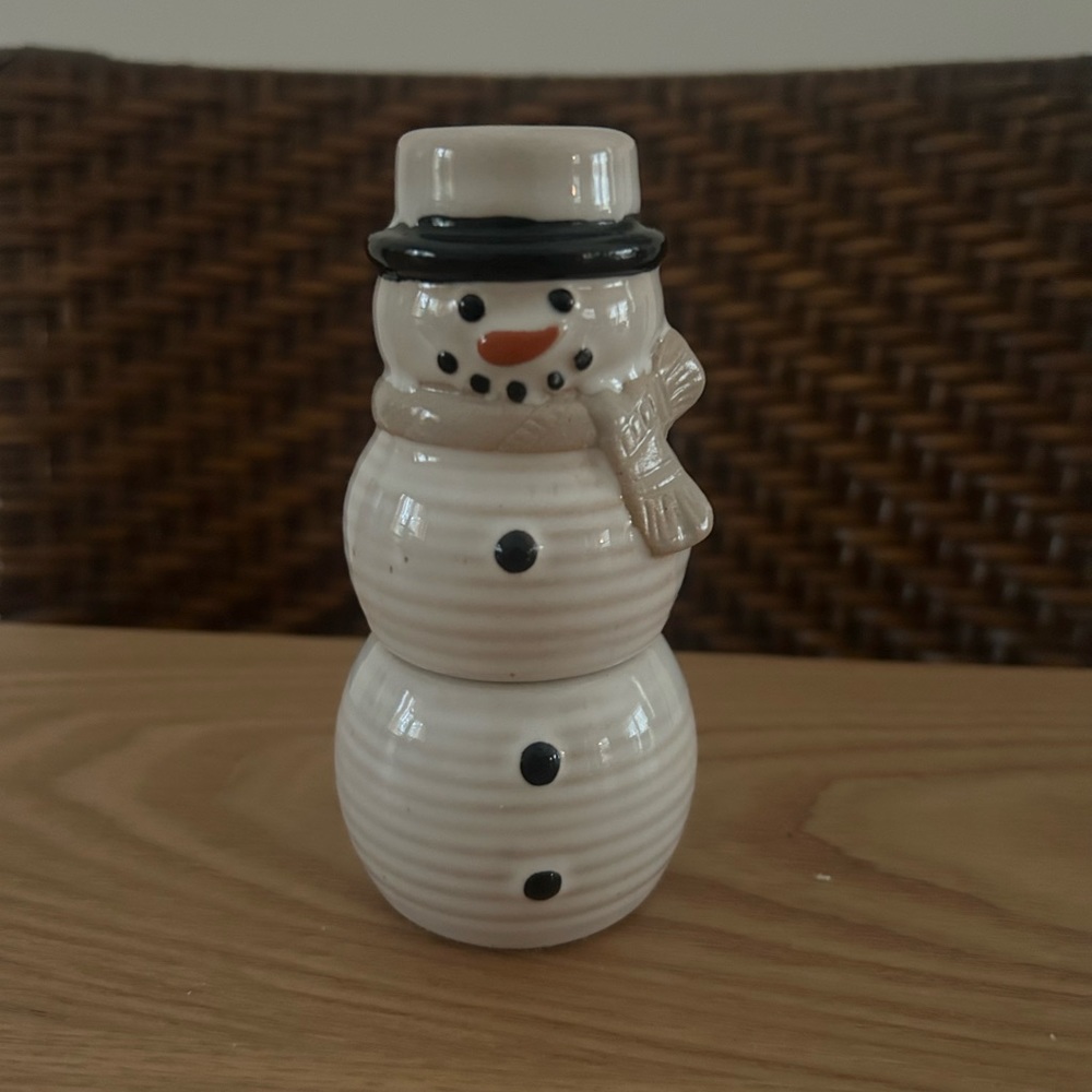 Christmas snowman stacking salt and pepper shaker
